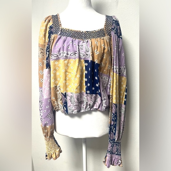 Wrangler Retro Bandana Patchwork
Print Long Sleeve Women's Crop Top
Size Large - Picture 7 of 10